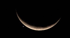 November Skywatchers: Crescent Moon Meets Bright Venus for a Stunning View