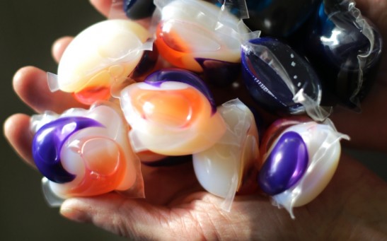 Laundry detergent packets