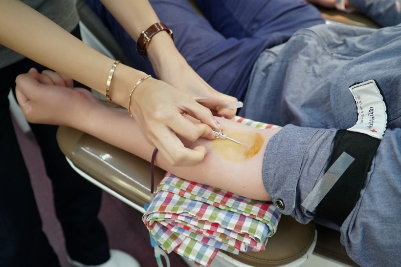 Coronavirus Survivor Spotted Selling Own Blood and Saliva for Under $1,000 on Dark web