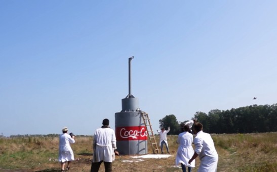 [WATCH]: Russiam YouTuber Uses 10,000 Liters of Coke and Baking Soda For the Biggest Coca-Cola Eruption Ever