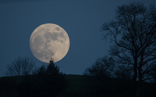 Wolf Moon Rises Over Glastonbury Ahead Of Met Office Severe Weather Warnings