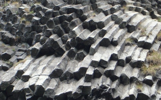  New Basalt Rock Formed After Volcanic Eruption Beneath the Pacific Ocean