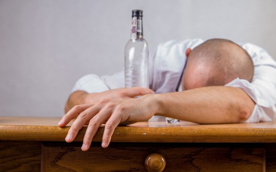 Hangover Cure: A Cheap Pill Found to Reduce Hangovers But Only on Women