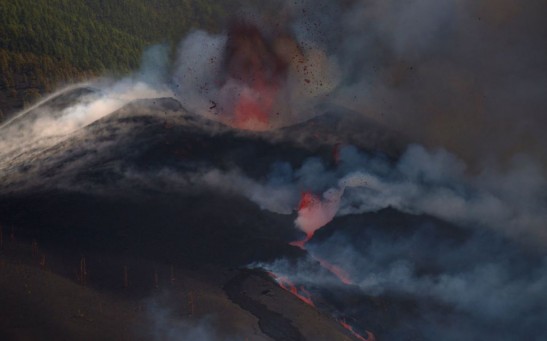 Science Times - Spanish Volcano Eruption: Now More Aggressive, Opens 2 More Fissures on Its Cone