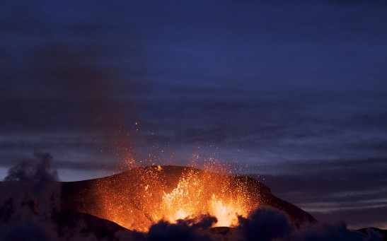  Eruption at Fimmvörðuháls at dusk.
