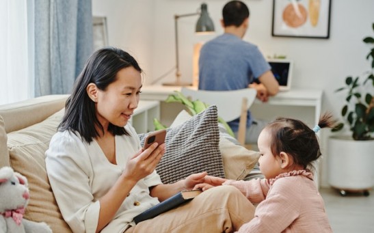 Science Times: Techie Moms  Found  to be Less Interactive when Using their Smartphone; New Study Reveals It Could Lead to Damage in  the Child's Development