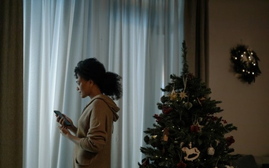Science Times - 3 Tips to Stay Positive while Spending Christmas Alone Amidst the COVID-19 Crisis