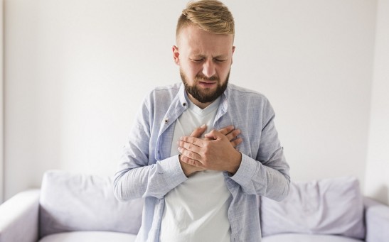  Heartburn: Why Does the Chest Feel Like It's on Fire After Eating and What Foods Can Help Ease the Feeling?