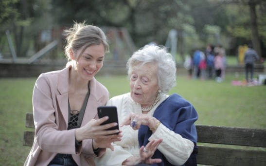 Science Times - Dementia Care: Help A Loved One with This Syndrome Remember Things Using Personal Assistant Application on His Smartphone