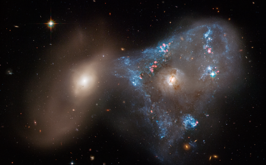 Galaxy Collision Creates 'Space Triangle' in New Hubble Image