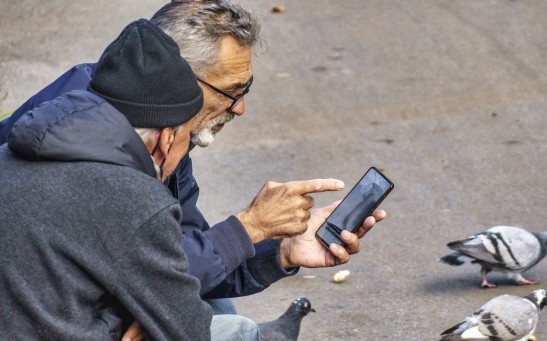  Smartphone Use Linked to Cognitive Impairment and Improved Cognition, Study Reveals