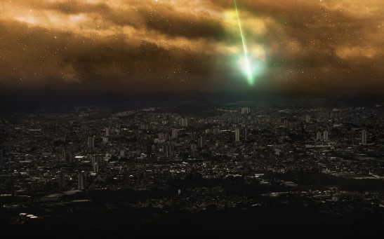  Why Do Meteors Emit Different Colors? Green Fireball Streaks Across UK Skies