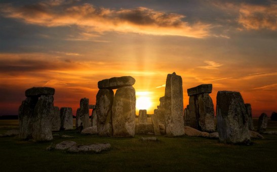  Fossilized Ancient Human Feces Reveals the Diet of Stonehenge Builders