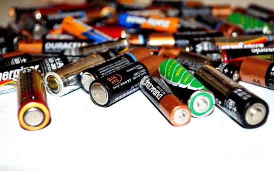  Sustainable, Fire-Safe Batteries Could Become a Reality Soon for an Emission-Free Future