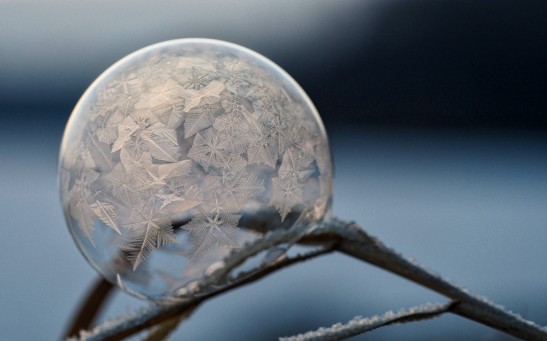 Frozen snowflake bubble