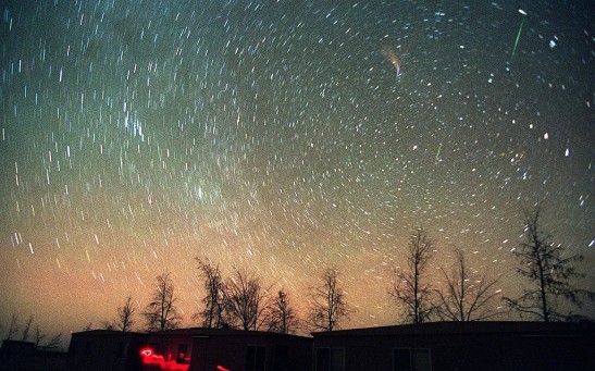 Photo dated 18 November 1999 shows a Leonid meteor