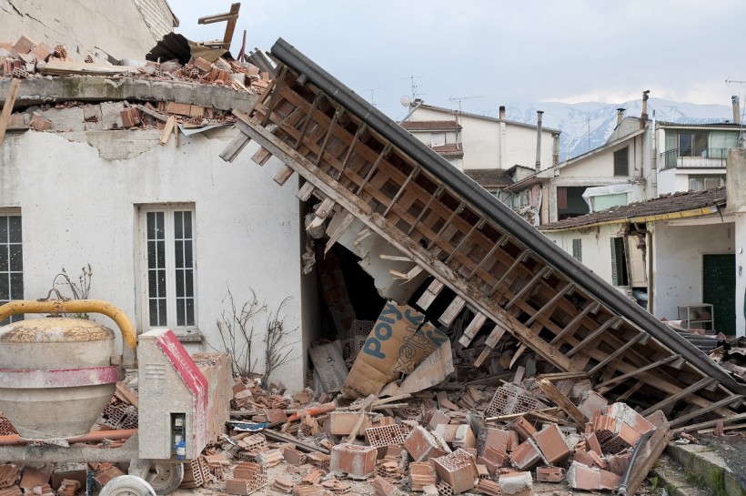  Early-Warning Tremor Pattern Identified in Lab-Made Earthquakes Offers Hope in Predicting Future Shocks