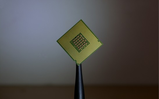 Silicon-Photonic Chip Uses Light Waves To Carry Out Complicated Calculations for AI, Shows Potential in Increasing Speed of Computers