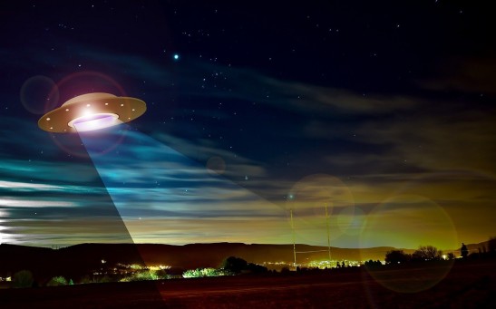 UFOs Hover Over Mexican Oil Rig, Alleged Underwater Alien Base Unearthed