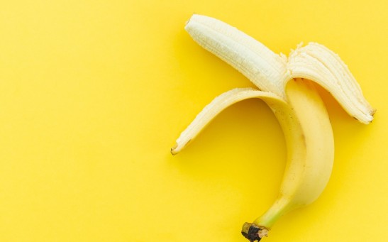 Why Are Bananas Curved? Discover How These Yellow Fruits Reach for the Sky