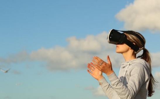 Virtual Reality Intervention Effective in Easing Pain Among Cancer Patients [Study]