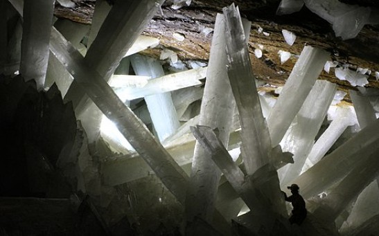 Giant Crystal Cave in Mexico: A Chamber Where Gypsum Grows Six Times the Size of a Human