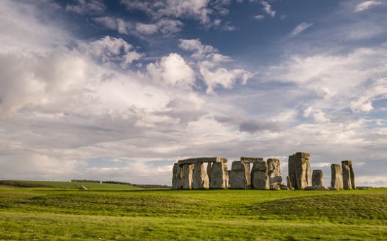  Just Stop Oil Activists Vandalizes Stonehenge With Orange Powder Spray in Wider Protest Against Fossil Fuels