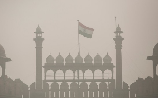 The Indian flag flies on Red Fort amid heavy dust and smog November 7, 2016 in Delhi, India. 